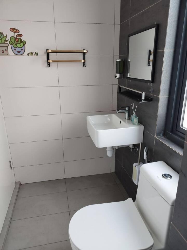 Happy Family Horizon Suite - Near Xiamen-Klia Netflix Kampong Melot Екстериор снимка